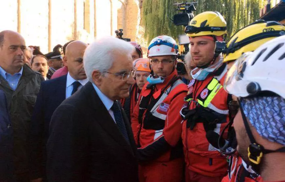 Danilo Ballatore, soccorritore con mezzi e tecniche speciali (SMTS), secondo da destra, durante l'incontro con il Presidente Mattarella