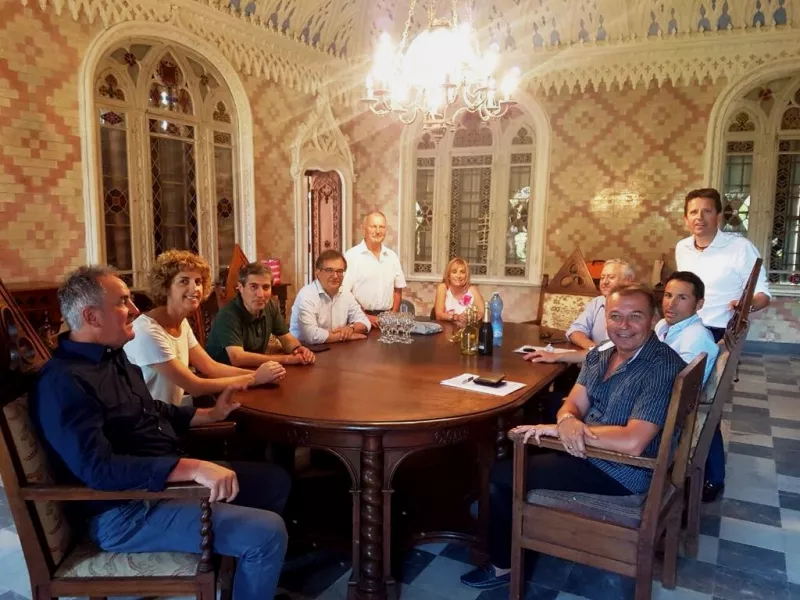 I componenti del cda dell'Atl del Cuneese con il sindaco e parte della giunta municipale durante l'incontro di ieri al castello del Roccolo