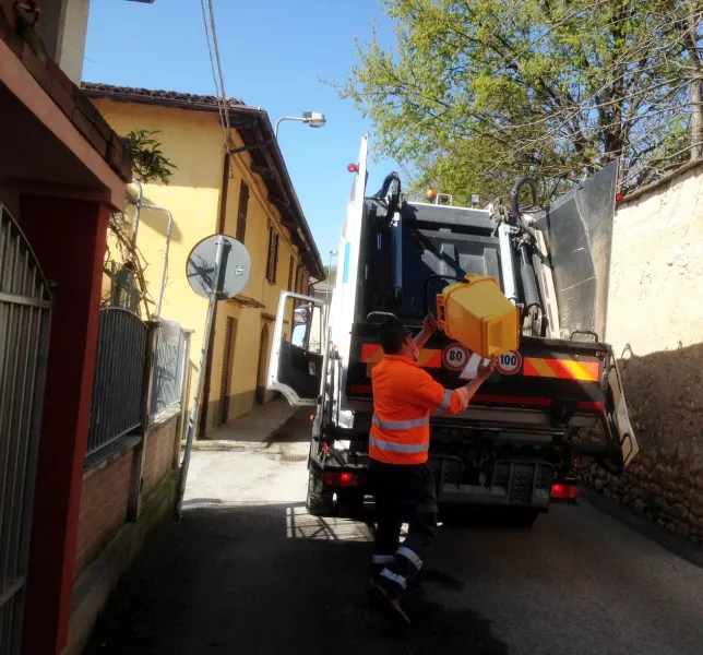  Venerdì prossimo, 14 aprile,  dalle ore 8 alle ore 12 consegna straordinaria del materiali per la raccolta rifiuti nella zona  capannoni in corso Romita