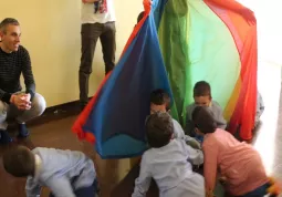 Gesti, suoni e colori nella scuola primaria