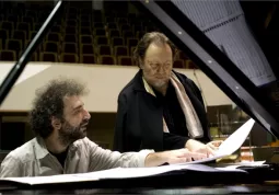 Lunedì 10 aprile - BOLLANI LIVE AT THE SCALA  musiche di G. Gershwin - pianoforte Stefano Bollani  Orchestra filarmonica della Scala - direttore Riccardo Chailly 