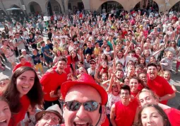 Oltre tremila bambini sono venuti a Busca dall'Italia e dall'estero per cantare, giocare, ballare e divertirsi insieme nella settimana di Un Coro per un Sogno