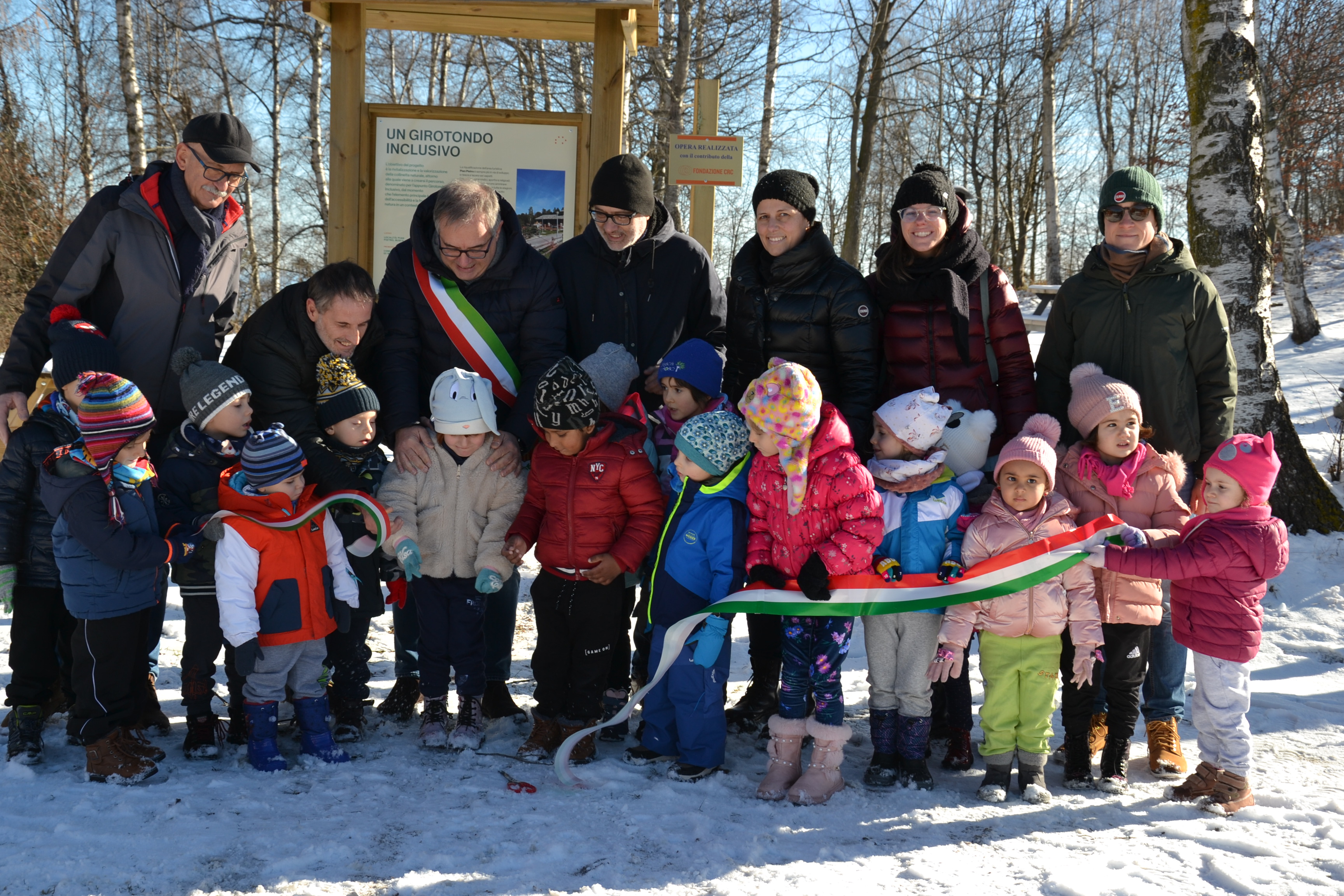 All'inaugurazione hanno preso parte i ragazzi dei Centri diurni del Consorzio socio-assistenziale del Cuneese e di Monviso solidale e i bambini della scuola dell’Infanzia di Rossana