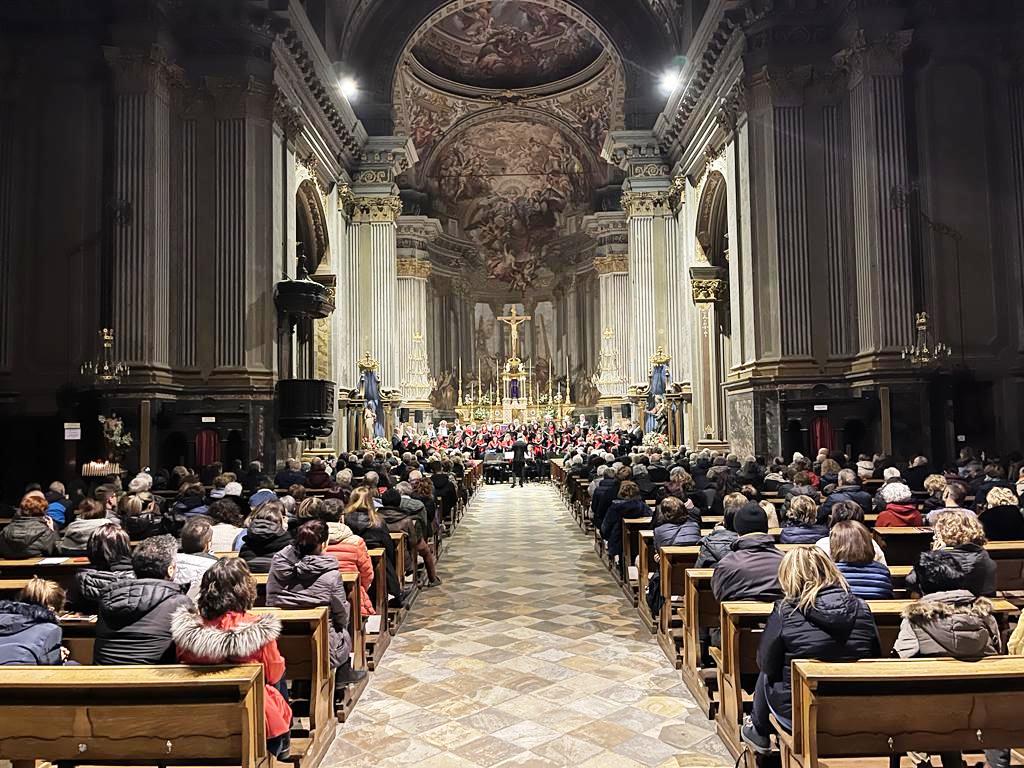 Ieri sera nella chiesa Maria Vergine Assunta il toccante  concerto natalizio dei Polifonici del Marchesato