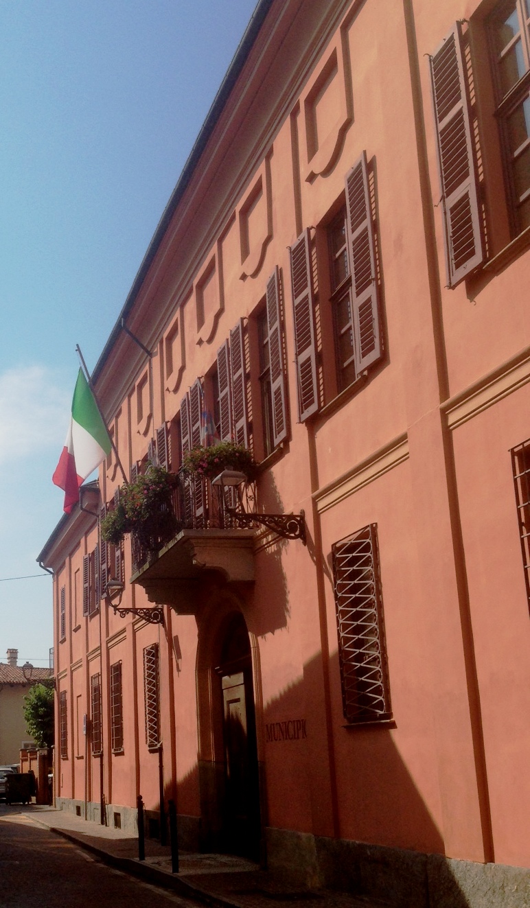 Il palazzo comunale in via Cavour 28