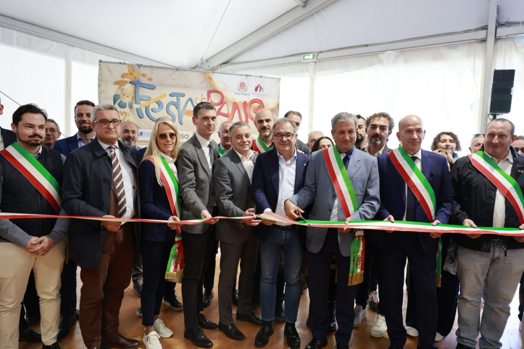 L'inaugurazione della manifestaazione L'inaugurazione della manifestaazione