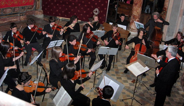 L'orchestra diretta da Antonio Ferrara