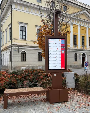 La panchina smart in Piazza Regina Margherita