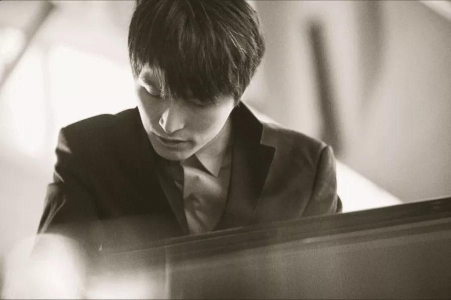  il giovane pianista giapponese Kaoru Jitsukava