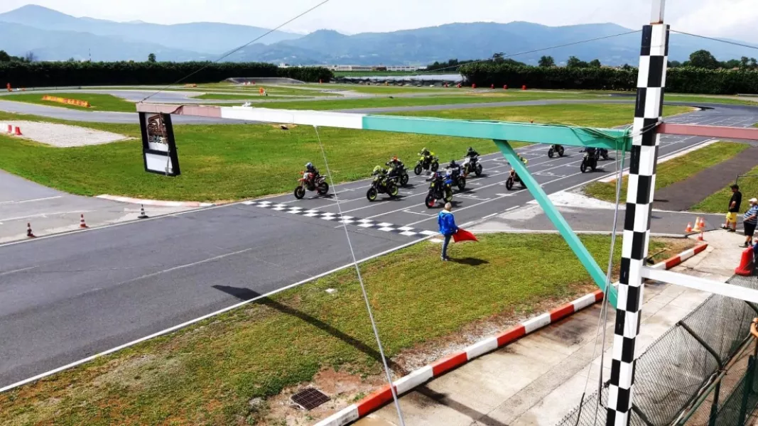 Si è svolta ieri  sul circuito internazionale Kart Planet la terza prova del campionato interregionale Piemonte, Lombardia e Liguria  di Supermoto