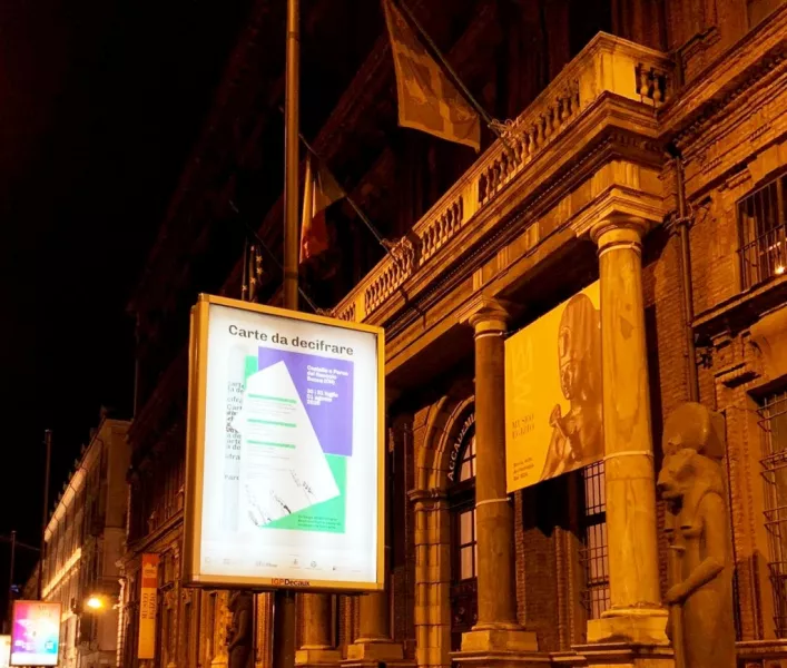 La locandina della rassegna posta a Torino in via Accademia delle Scienze davanti al museo Egizio 