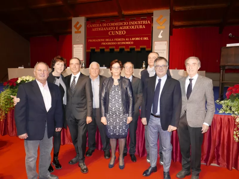  	I premiati con il sindaco Marco Gallo e gli assessori Carla Eandi e Gian Franco Ferrero 