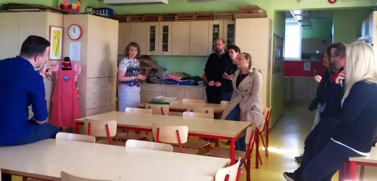Il dirigente Davide Martini con un gruppo di insegnanti italiani in visita nelle scuole di Helisinki (Finlandia) in una recente visita di studio