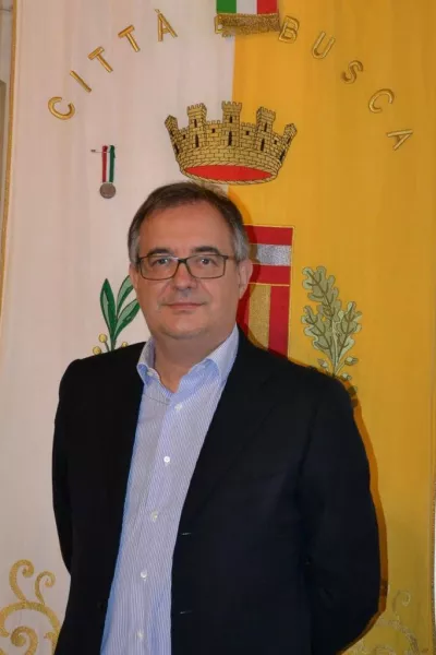 Il sindaco Macro Gallo si rivolge ai Buschesi per gli auguri di buone feste di fine anno