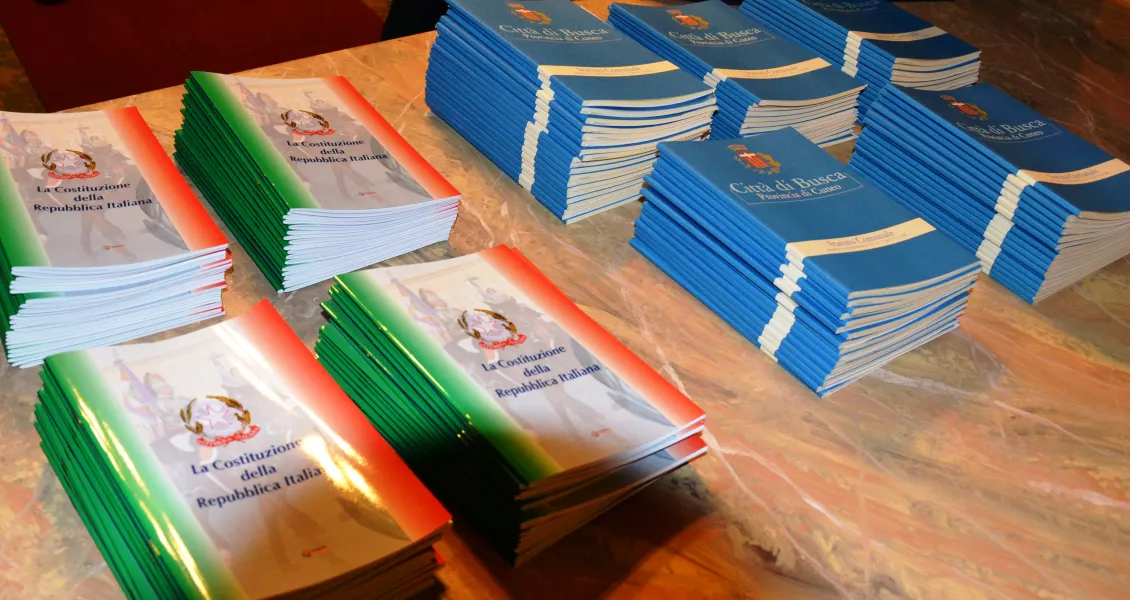  I neo maggiorenni riceveranno una copia della Costituzione italiana e una copia dello Statuto comunale
