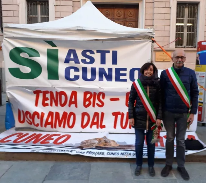 L'assessore Donadio al presidio davanti alla prefettura a Cuneo con la presidente del Consiglio comunale di Fossano Rosita Serra