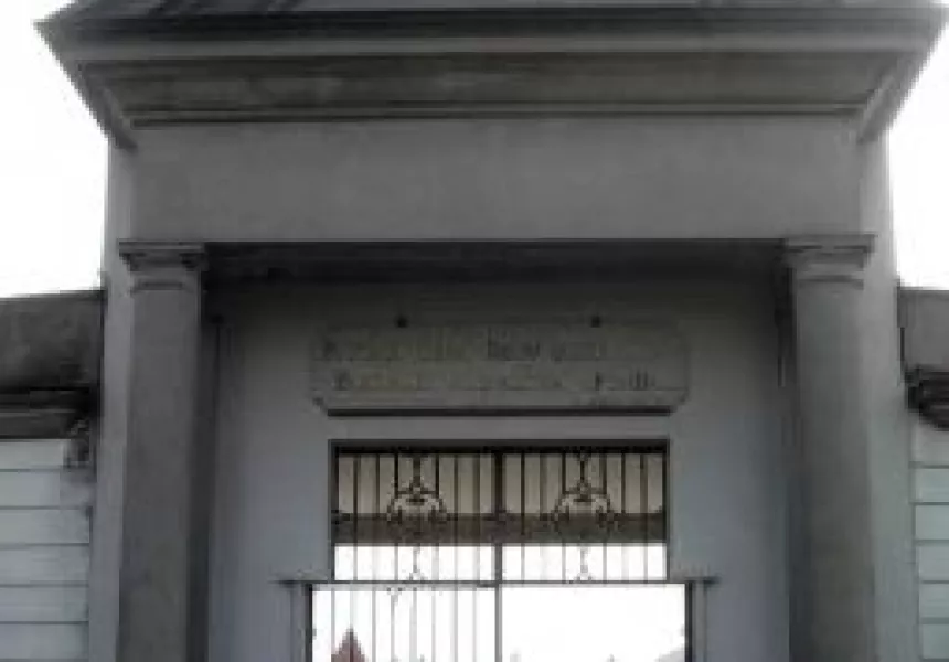L'ingresso del cimitero del capoluo