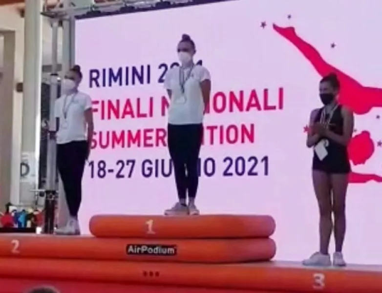 Francesca Bertaina prima sul podio a Rimini domenica scorsa ai campionati italiani di ginnastica ritmica