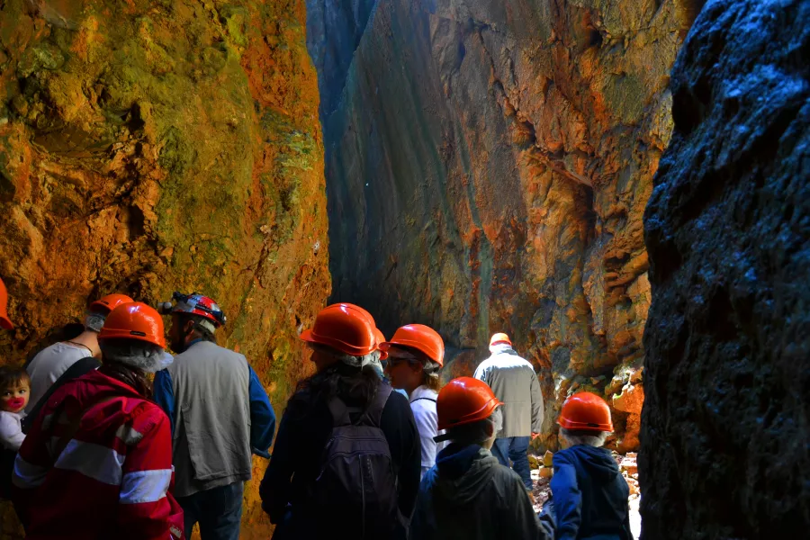 I suggestivi canyon dell’alabastro rosa di Busca che si trovano sulla collina dell'Eremo devono essere visitati con accompagnamento