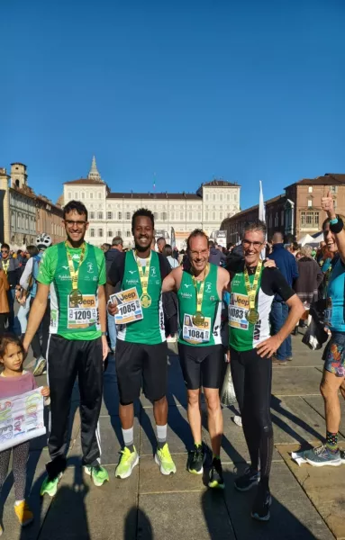 Alcuni dei maratoneti della Buschese impegnati a Torino
