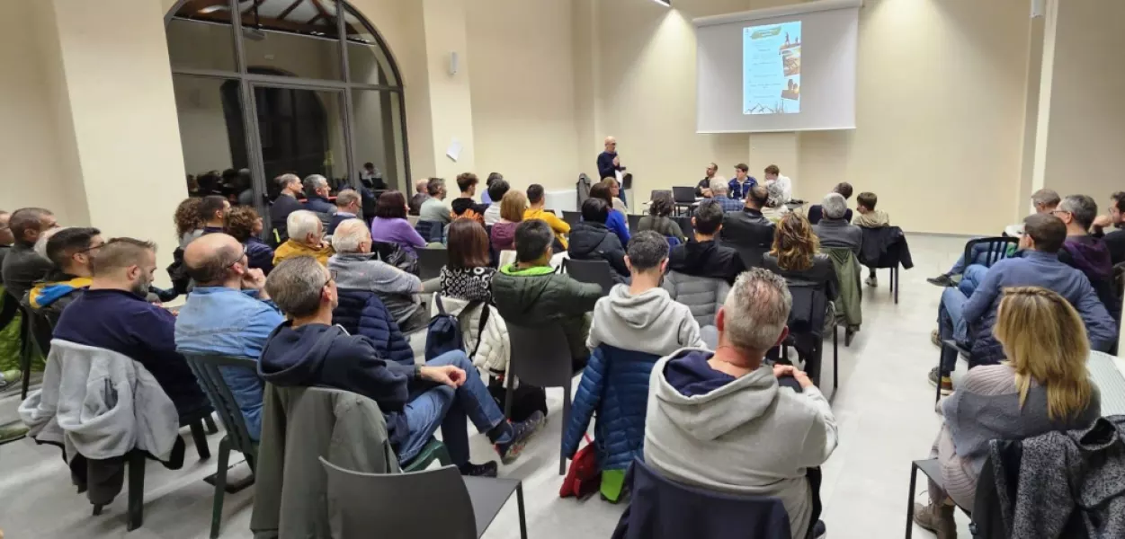 Le innumerevoli possibilità di fare sport nella natura a Busca, Villar San Costanzo, Rossana e Costigliole Saluzzo sono state illustrate ieri davanti ad un folto pubblico nella serata organizzata dal Comune nello spazio Incontri Porta Santa Maria