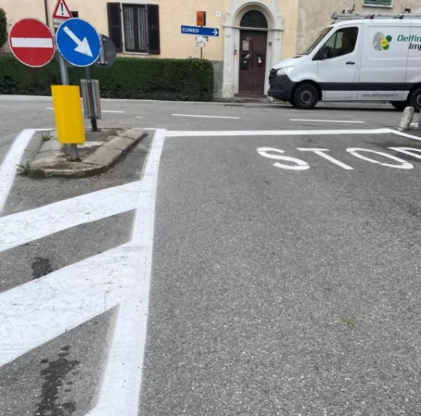L’ufficio di Polizia municipale ha provveduto al rifacimento ordinario della segnaletica stradale