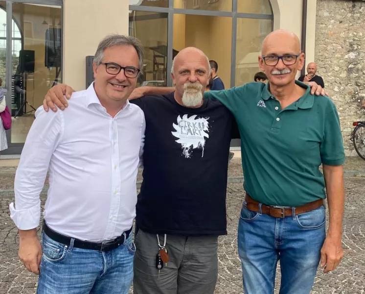 Il sindaco, Marco Gallo, l’assessore Ezio Donadio e, al centro, il direttore artistico del Festival Fabrizio Gavosto