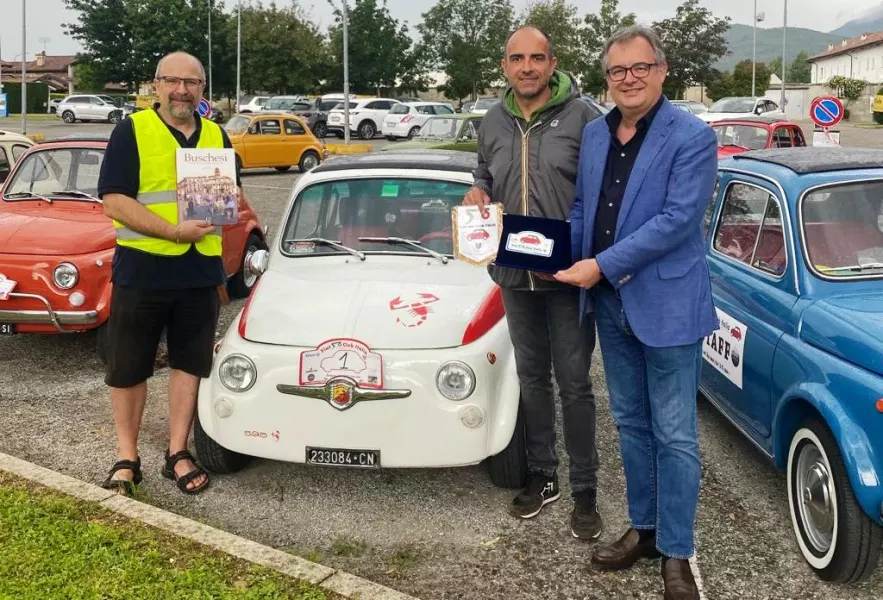 Durante la tappa al parco-museo dell'Ingegno, dopo la partenza dalle cantine Tomatis in frazione san Martino, gli organizzatori e i partecipanti sono stati salutati dal sindaco, Marco Gallo, e dall’assessore allo Sport, Diego Bressi