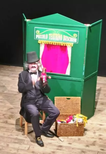 Oggi pomeriggio al Teatro Civico è andata in scena la commedia per burattini “El ciat con la calota”