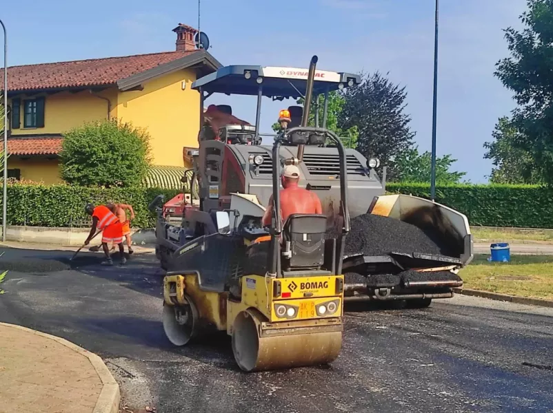 Sono incominciati a cura dell’ufficio tecnico comunale i lavori di messa in sicurezza e bitumatura di diversi tratti di strade comunali