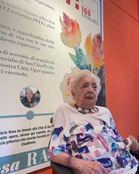 Maria Rosa Ravera Aira a Casa Francotto durante la mostra a lei dedicata nel 2024 a Casa Francotto