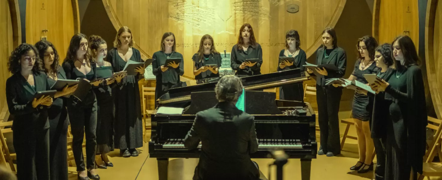 Stagione organizzata da Santibriganti Teatro nei Teatri Civici di Busca, di Caraglio e di Dronero. Il nuovo cartellone dal titolo Trasmutazioni presenta spettacoli da novembre 2024 a maggio 2025