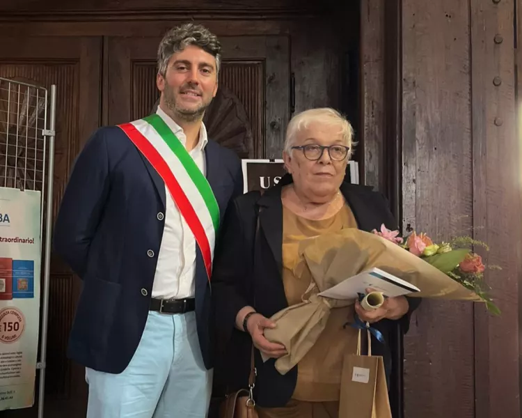 L'assessore Giovanni Cismondi insieme a Elda Berardo al termine della cerimonia di premiazione