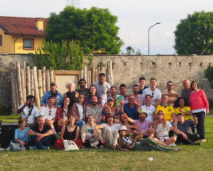 Foto di gruppo con alcuni organizzatori dell’evento insieme alla Vicesindaca Beatrice Aimar