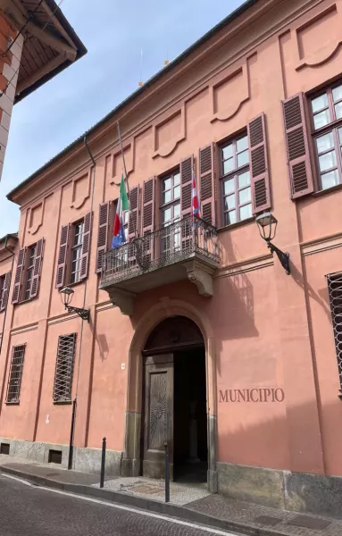 Bandiera a mezz'asta per Papa Francesco