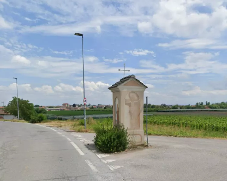 Via Quattro Novembre all'altezza del pilone sul bivio per Frazione Sant'Alessio