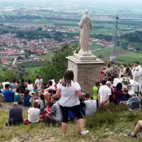 Omaggio degli Alpini alla statua Sacro Cuore