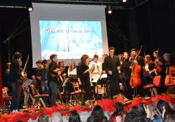 I saluti finali del concerto di Natale di sabato scorso al Teatro Civico