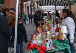 Mercatino di Natale e Natale solidale 2015