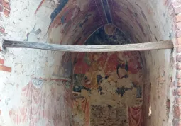 La cappella di san Brizio sulla collina di Morra San Giovanni fu costruita dai monaci benedettini dell'abbazia di Villar San Costanzo  in epoca altomedioevale, probabilmente intorno all'anno Mille