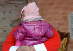 Tutti i bambini accolti da Babbo Natale in persona (al secolo Enrico Rosso)