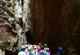 Visita delle scuole alle cave dell'alabastro rosa