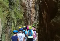 Visita delle scuole alle cave dell'alabastro rosa