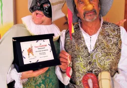 Buscaja con la maschera  Giangurgolo interpretata dall'attore cabarettista catanzarese Enzo Colacino