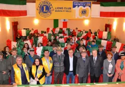 VI Novembre - Mattinata con il generale Cravarezza e la consegna del Tricolore alle scuolaresche da parte del Lions Club Busca e Valli