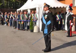 Ezio Donadio fra i rappresentanti dei Comuni della provincia di Cuneo ieri alla cerimonia dell'Arma dei Carabinieri