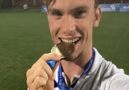 Il calciatore buschese Federico Giraudo medaglia di bronzo con gli azzurri alle Universiadi