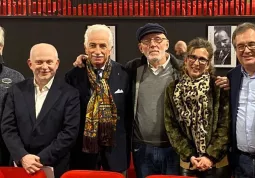 Il sindaco Marco Gallo con i principali protagonisti del concerto e il direttivo dellìassociazione Amici della Musica