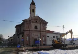 Frazione Castelletto: incominciati i lavori per rendere più sicuro il sagrato della chiesa