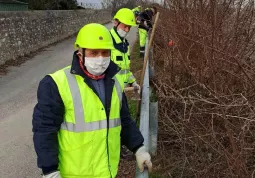 I volontari al lavoro in via Risorgimento